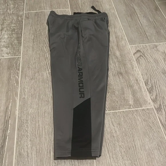 Boys under Armour pants - Picture 3 of 6